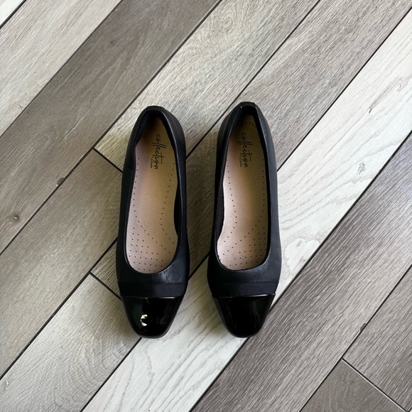 Clarks Womens Juliet Monte Leather Toe Cap Loafers | Size: 9 | New Never Used - Picture 2 of 6